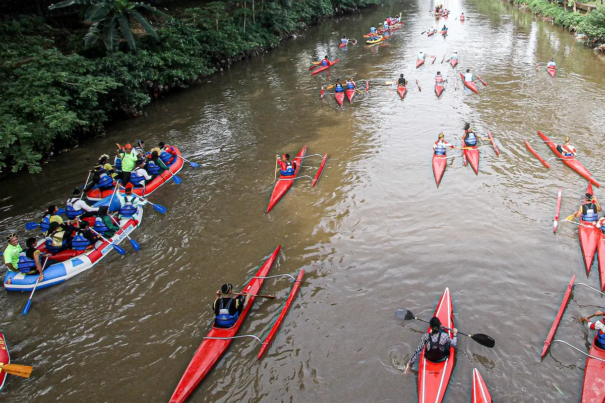 Melihat Keseruan Festival Dayung Ciliwung
