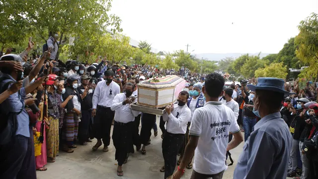 Suasana Pemakaman Demonstran Myanmar yang Tewas