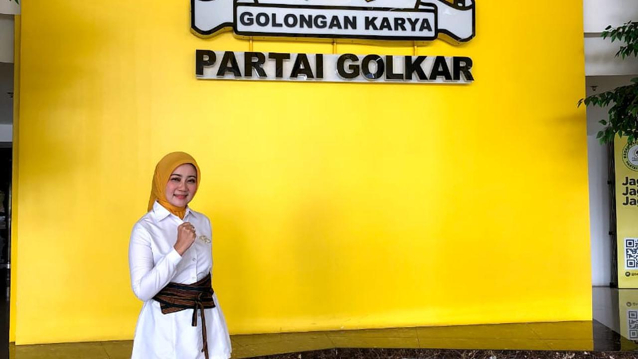 Atalia Praratya resmi mendaftar sebagai bakal calon legislatif (bacaleg) Partai Golkar untuk pemilu 2024 mendatang.