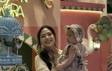 Gaya Elegan Jessica Mila dan Yakup Hasibuan Rayakan Ulang Tahun Pertama Baby Kyarra, Kompak dan Serasi Pakai Outfit Nuansa Ivory