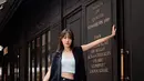 Menjadi seorang model dan pemain film, penampilan dari Della Dartyan ini memang kerap tampil menawan. Paling baru ia menjalani pemotretan bersama dengan brand fashion yang menuai banyak pujian. Selain banyak tampil di depan kamera, kekasih dari Nino RAN ini baru saja merilis buku hasil dari buah tangannya sendiri yang berjudul Biru Kelana. (Liputan6.com/IG/@delladartyan)