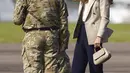 Duchess of Cambridge Kate Middleton mengunjungi RAF Brize Norton di Oxfordshire, Inggris Rabu (15/9/2021). Kate Middleton  mengunjungi pangkalan udara kerajaan, RAF Brize Norton, tanpa didampingi Pangeran William. (Steve Parsons/Pool via AP)