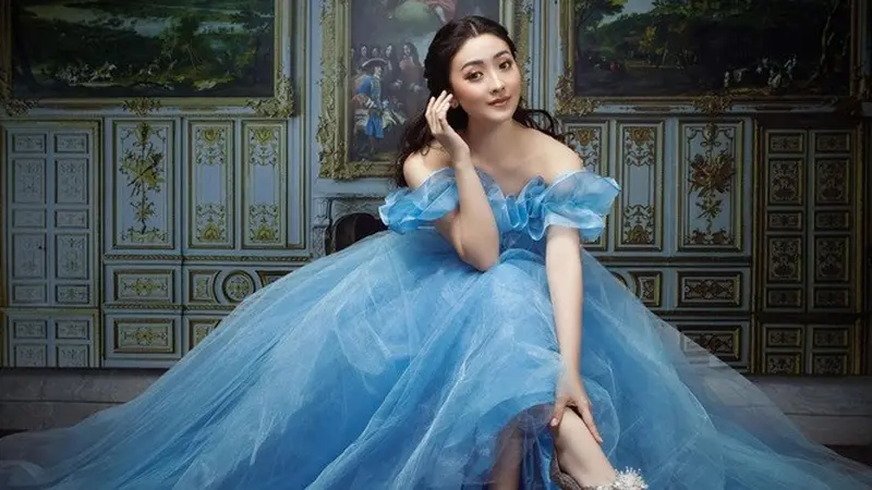 6 Gaya Pemotretan Natasha Willona dengan Tema Cinderella Ini Banjir Pujian Netizen