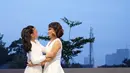 Bertepatan dengan Hari Ibu, Jumat 22 Desember 2017 personel AB Three, Nola merilis video klip yang bertajuk Sahabat Setia. Nola mengaku bahka Hari Ibu sengaja dipilih untuk meluncurkannya. (Instagram/riafinola)
