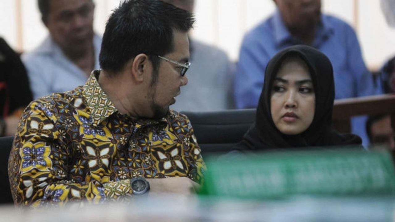 Sidang perdana Bupati Empat Lawang dan istri terkait kasus suap Akil
