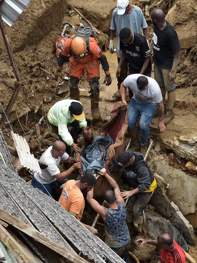 FOTO: Puluhan Orang Tewas dalam Banjir Bandang dan Tanah Longsor di Brasil