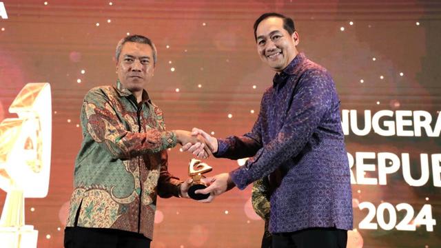 BRI Terima Penghargaan Anugerah ESG Republika 2024