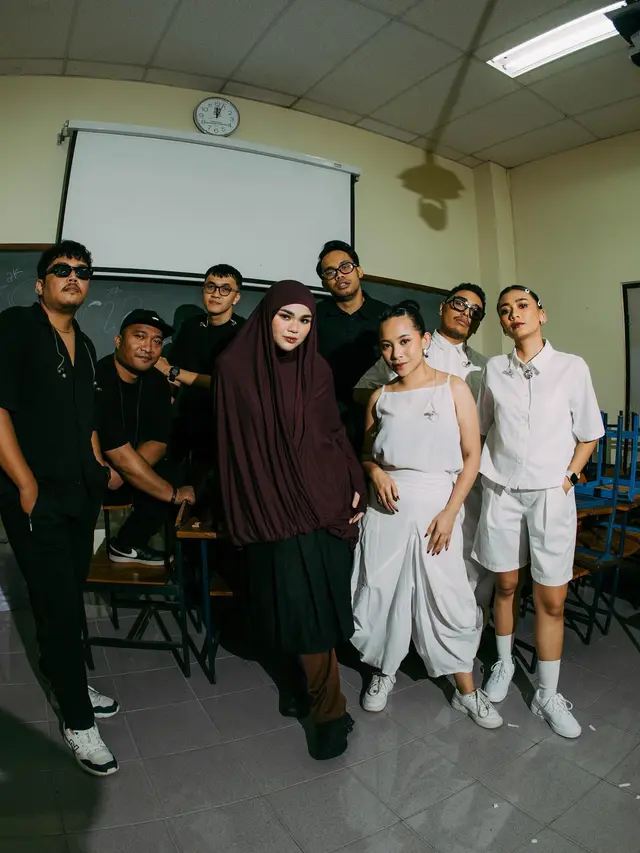 Potret Sivia Azizah Tampil Stylish dengan Gaya Syar’i di Atas Panggung, Paduan Elegan dan Powerful