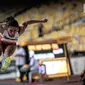 Atlet Lompat Jauh Indonesia, Maria Natalia Londa saat beraksi dalam laga nomor triple jump putri SEA Games di Stadium Bukit Jalil, Malaysia, Rabu (23/8). Maria Natalia Londa berhasil meraih medali perak. (Liputan6.com/Faizal Fanani)