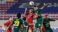 Persija mengawali babak kedua dengan bermain semakin agresif dan menguasai permainan. Mereka mengurung pertahanan Persebaya yang tampil sangat disiplin dan memberi tekanan. (Bola.com/Bagaskara Lazuardi)