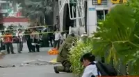 Polisi melakukan olah TKP di titik ledakan bom Sarinah, hingga Presiden Jokowi menijau lokasi bom Sarinah.
