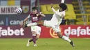 Gelandang Leicester City, Hamza Choudhury berebut bola dengan pemain Burnley, Ashley Westwood pada pertandingan Liga Inggris di stadion Turf Moor, Inggris (4/3/2021). Dengan hasil ini, Leicester di peringkat ketiga dengan 50 poin dan Burnley di posisi 15 dengan 29 angka. (Jon Super/Pool via AP)