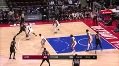 Blake Griffin menjatuhkan 32 poin, 11 rebound, dan sembilan assist saat Detroit mengalahkan Miami, 98-93.