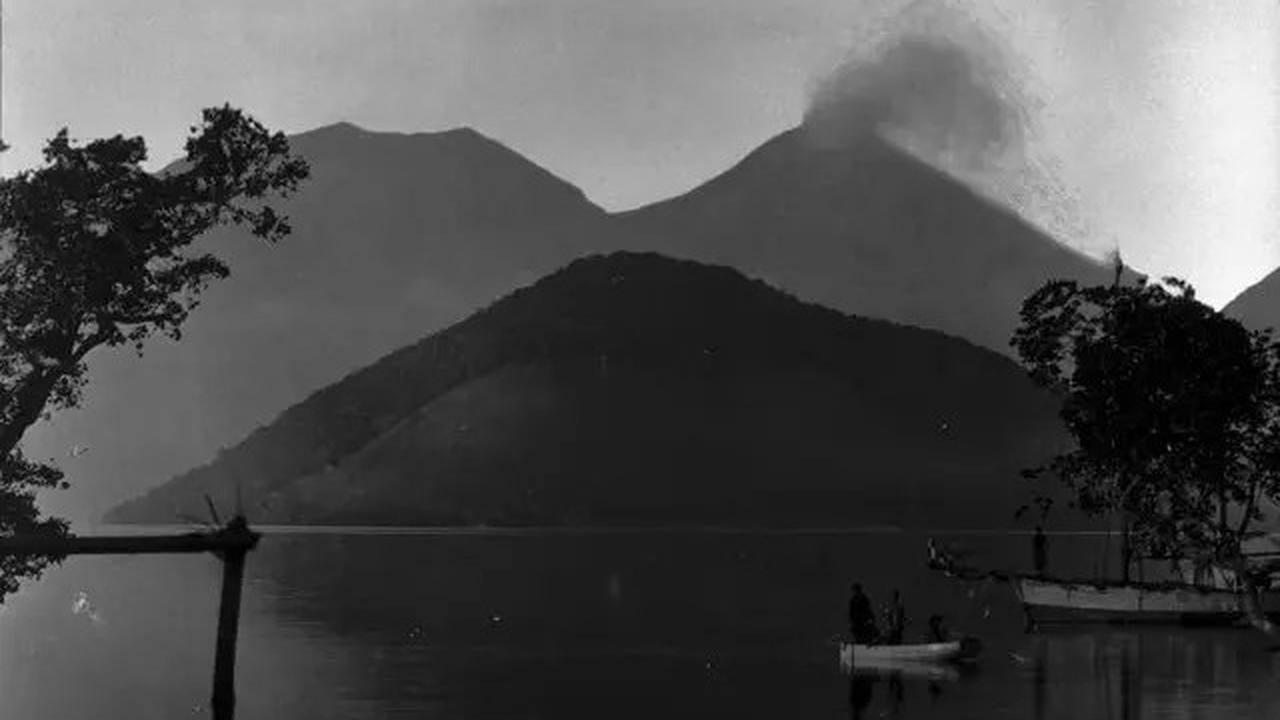 Riwayat Letusan Gunung Lewotobi Laki-Laki di NTT