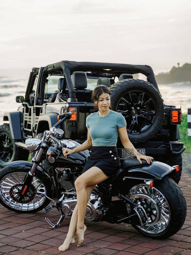 6 Potret Terbaru Karenina Sunny yang Tampil Keren Saat Naik Moge - Hot ...