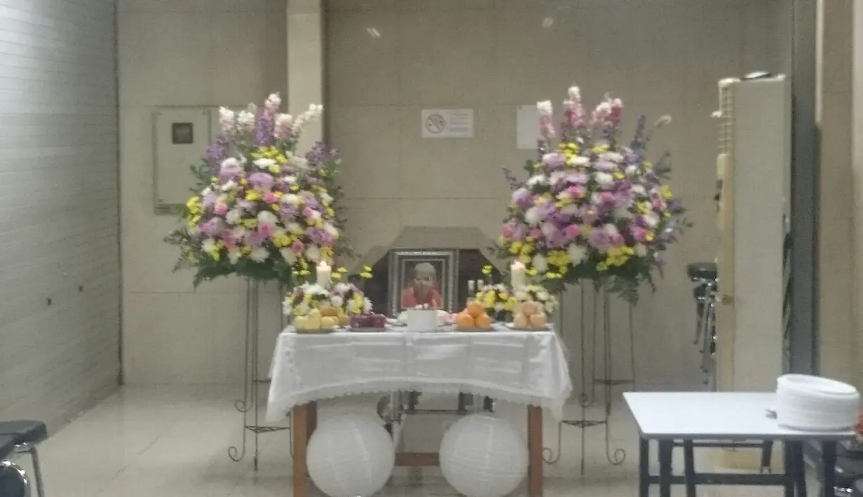 "Mamah nggak punya riwayat penyakit. Paginya juga masih sempet ketemu Om," tandas Abimana Aryasatya. (Bambang E. Ros/Bintang.com)