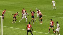 Pertandingan antara Athletic Bilbao melawan Real Madrid di Stadion San Mames, Bilbao, Minggu (5/7/2020) dalam lanjutan La Liga 2019-2020. (AP Photo/Alvaro Barrientos)