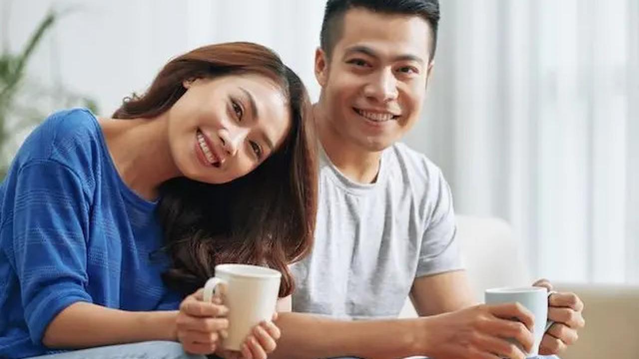 5 Tanda Pria Menyukaimu Secara Diam-Diam