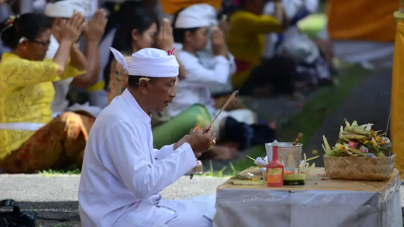 Umat Hindu Bali Rayakan Hari Suci Galungan