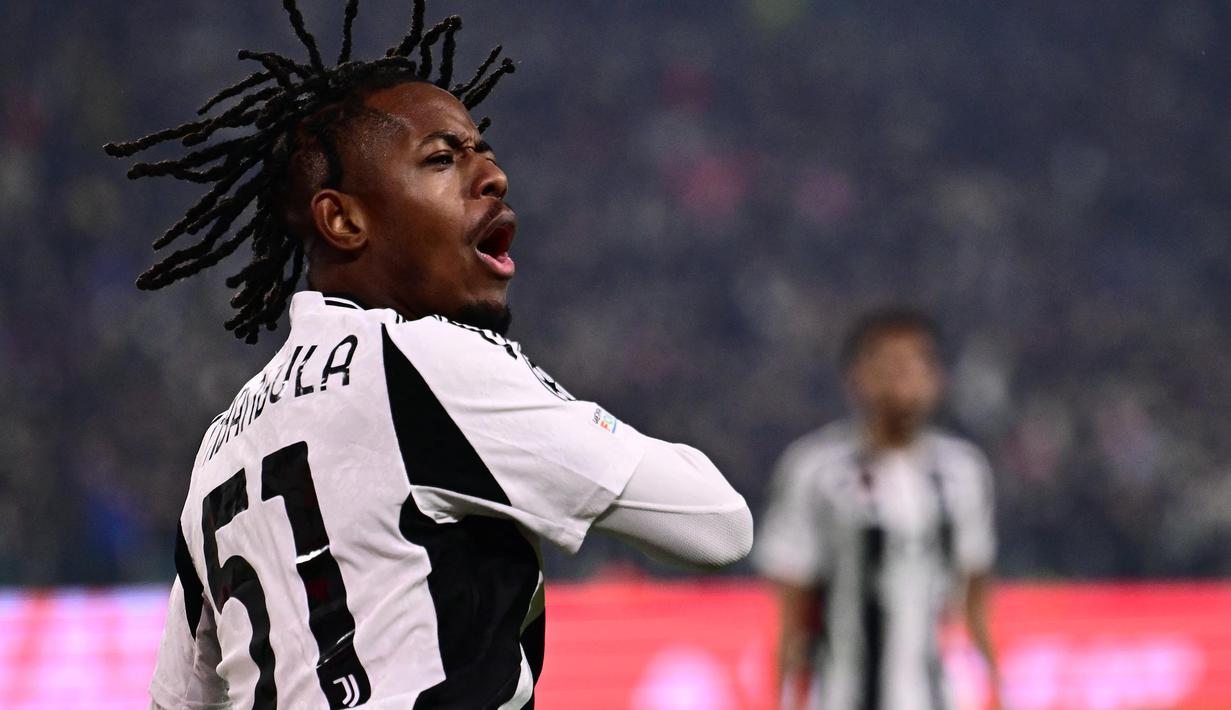 Di penghujung laga, Juventus kembali unggul lewat gol Samuel Mbangula pada menit ke-82. (Marco BERTORELLO/AFP)