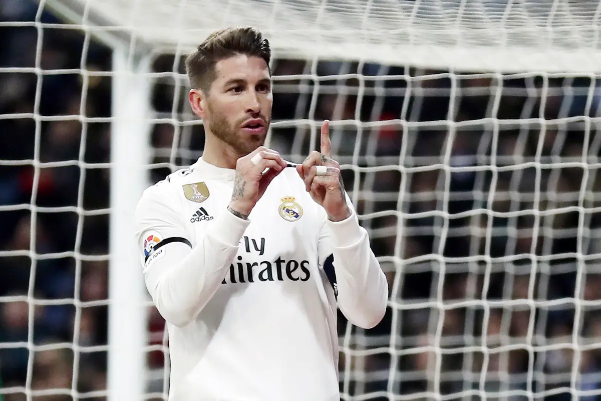 Bek Subur Cetak Gol