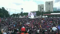 Suasana konser gue 2 saat kampanye pasangan Cagub-Cawagub DKI Jakarta Ahok-Djarot, Jakarta, Sabtu (4/2). (Liputan6.com/Johan Tallo)