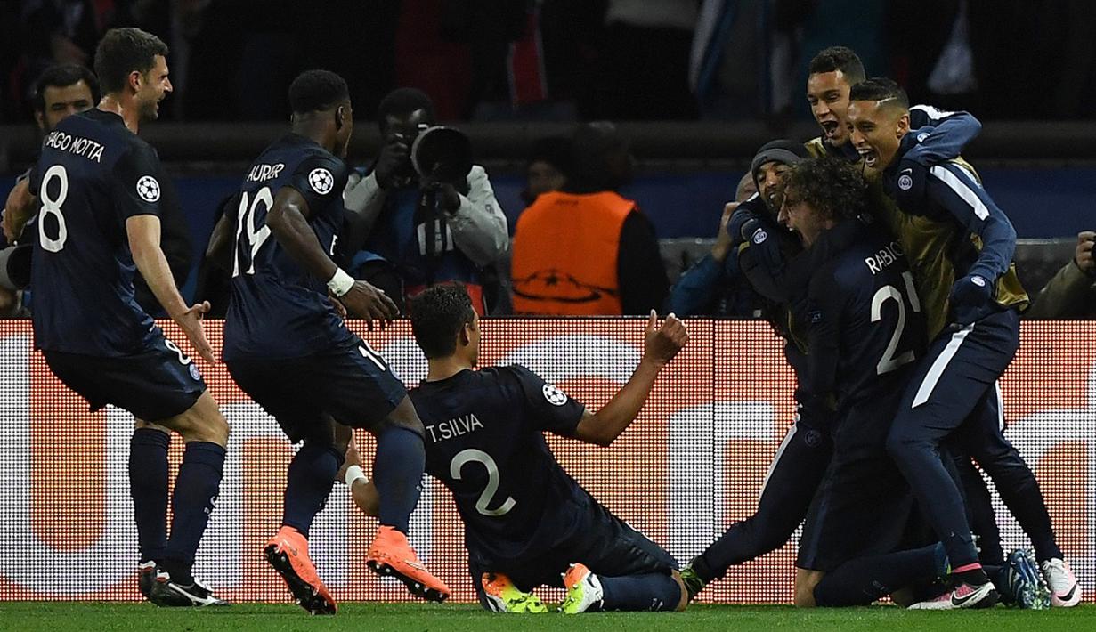 Pemain PSG merayakan gol yang dicetak Adrien Rabiot ke gawang Manchester City pada leg pertama perempat final Liga Champions di Stadion Parc des Princes, Paris, Kamis (7/4/2016) dini hari WIB. (AFP/Franck Fife)