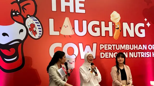 Sesi talkshow acara The Laughing Cow Family Fun Day di Jakarta