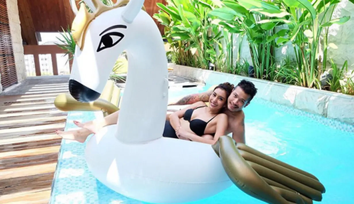 "This is what we call a quality time. With my loved one who has been there for the ups and downs." Tulis Tyas Mirasih dalam keterangan foto. Itulah cara mamanfaatkan waktu berkualitas bersama kekasihnya. (Instagram/tyasmirasih)