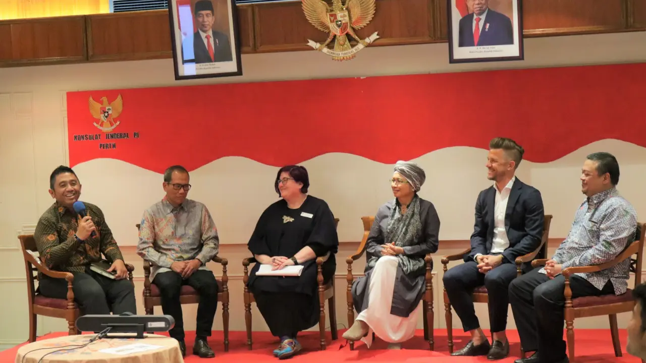 Komunitas Bahasa Kita terdiri dari warga negara Indonesia di Perth, Australia Barat yang memiliki minat belajar berbahasa Indonesia (KJRI Perth)