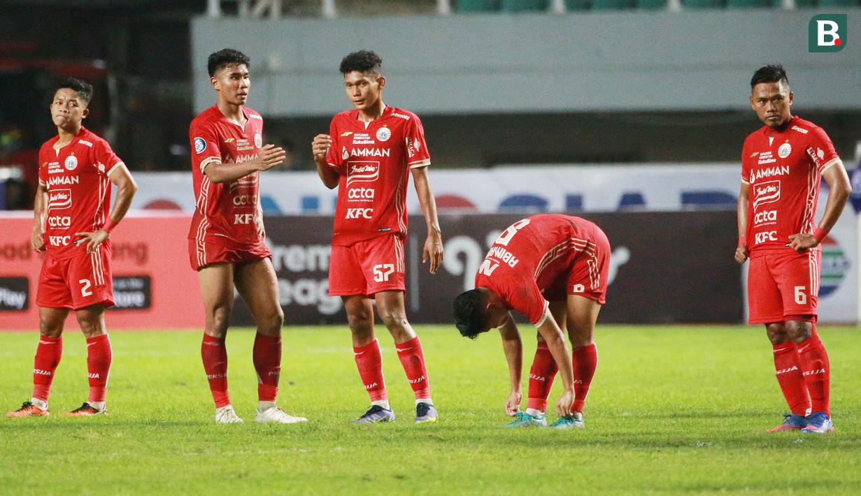 Pemain Persija Jakarta tampak kecewa usai ditahan imbang Persikabo 1973 pada laga pekan keempat BRI Liga 1 2022/2023 di Stadion Pakansari, Kabupaten Bogor, Minggu (14/8/2022). (Bola.com/M Iqbal Ichsan)