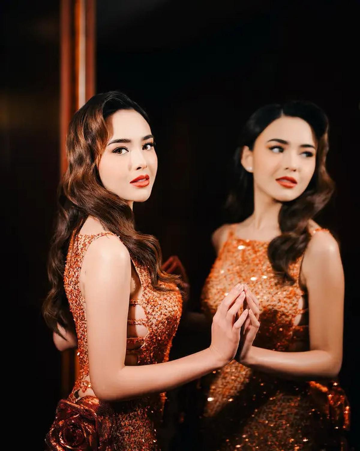 6 Potret Amanda Manopo di Galprem Film Baru, Diduga Dapat Bunga dari Arya Saloka