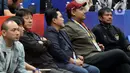 Menpora, Dito Ariotedjo (kedua kanan) saat menyaksikan laga penutup penyisihan grup H FIBA World Cup 2023 antara Latvia dan Kanada di Indonesia Arena, Gelora Bung Karno, Jakarta, Selasa (29/8/2023). (Liputan6.com/Helmi Fithriansyah)