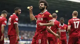 Selebrasi pemain Liverpool, Mohamed Salah usai mencetak gol ke gawang West Bromwich pada lanjutan Premier League di The Hawthorns, West Bromwich, (21/4/2018).  West Bromwich imbangi Liverpool 2-2. (Nigel French/PA via AP)