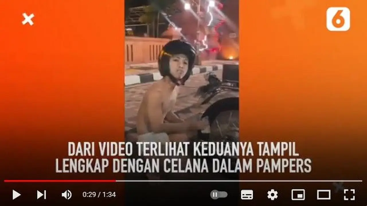 Dua pengendar sepeda sepeda motor berdandan ala tuyul dan berkeliling Mojokerto, Jawa Timur. (YouTube Liputan6)