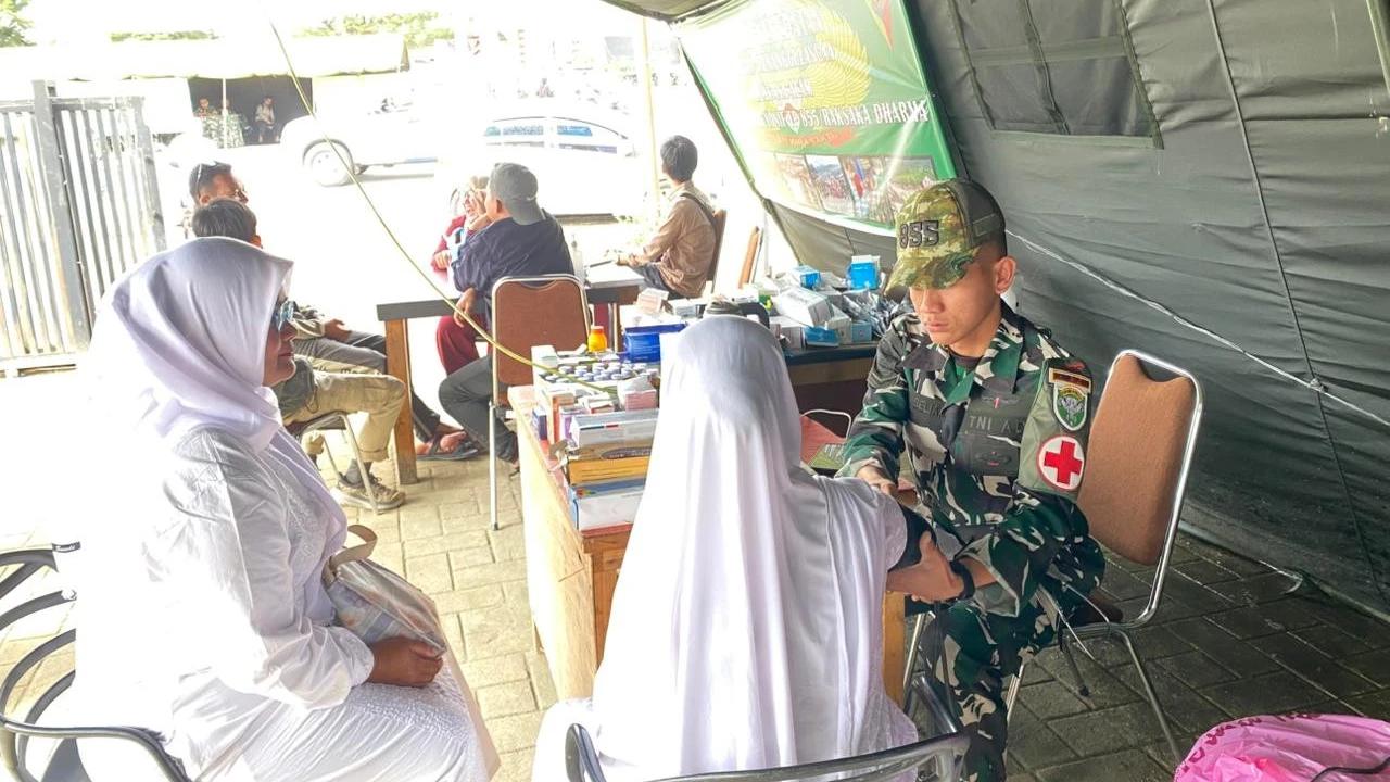Terobos Pedalaman Gayo Lues, Tim Kesehatan Gabungan TNI dan Relawan Layani Korban Banjir