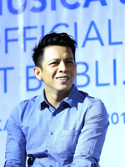 "Kali ini kita ambil karena pas launching album NOAH ada lagu Bimbo yang kita aransemen ulang. Mungkin akan jadi tema utama pas kita nyanyi di bulan puasa," kata Ariel NOAH. (Nurwahyunan/Bintang.com)