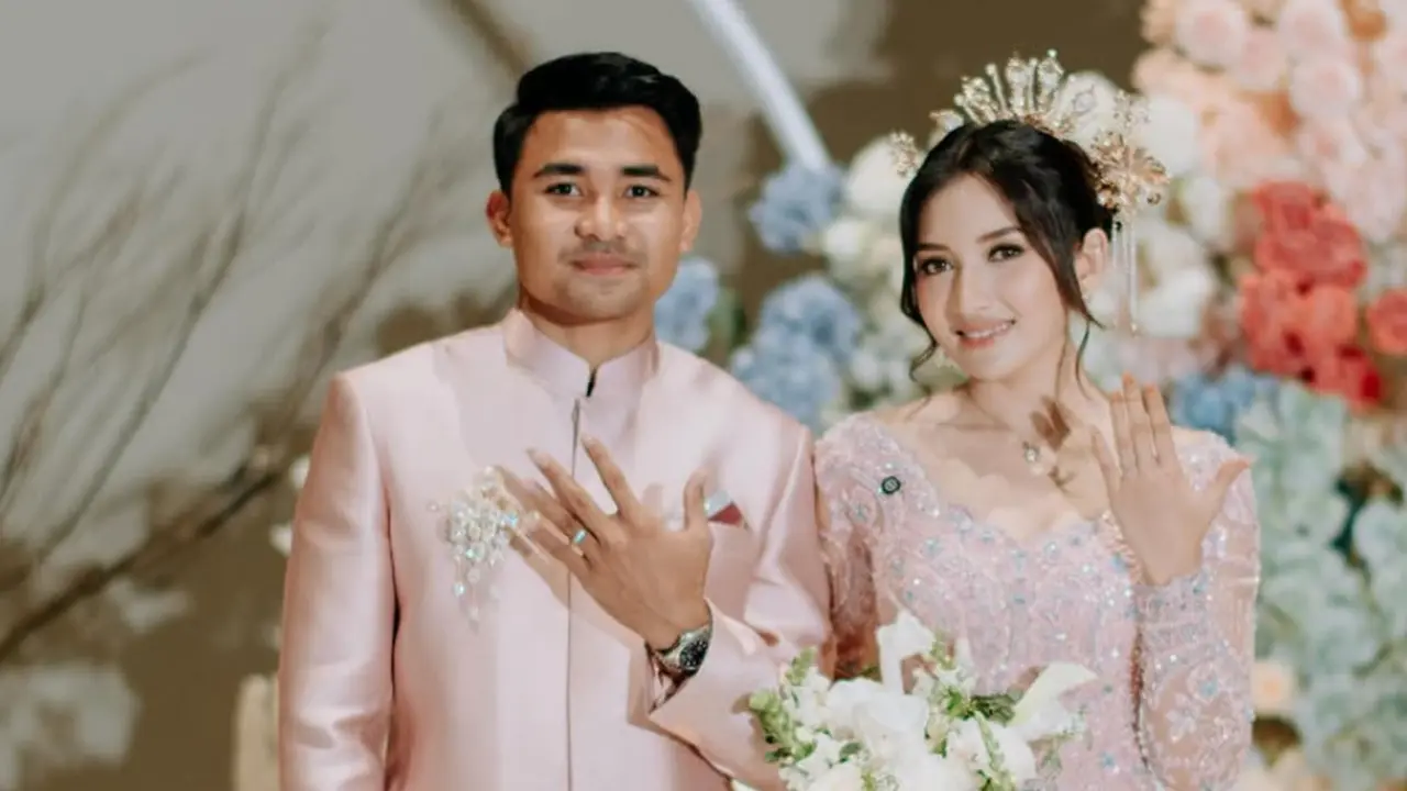 Asnawi Mangkualam saat Tunangan bersama Yuriska Patricia. [@asnawi_bhr]