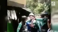 Perselisihan antara pengemudi ojol dan sopir angkot terjadi di Kapuk Raya, Jakarta Barat.
