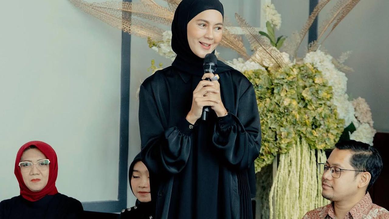 5 Potret Cantik Paula Verhoeven dengan Nuansa Hitam, Outfitnya Berkelas dan Tak Pernah Gagal