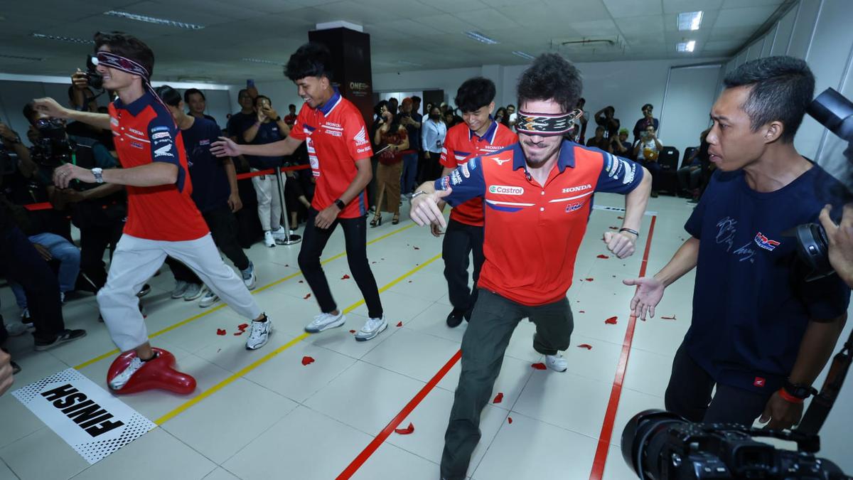 2 Pembalap Honda MotoGP Ditantang Lomba Pecahin Balon saat Kopdar di Bali