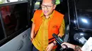 Menggunakan batik kuning dilengkapi rompi tahanan, mantan Ketum Partai Demokrat ini tiba di Gedung KPK pukul 14.50 WIB, Rabu (7/5/14). (Liputan6.com/Faisal R Syam)