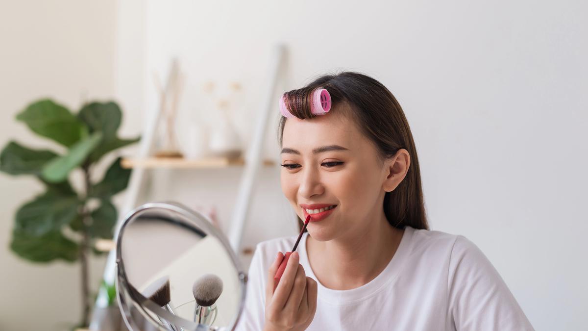 Mengulik Alasan Liptint Jadi Produk Andalan Gen Z, Bikin Bibir Merona Alami Tanpa Terasa Berat