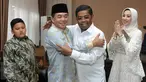Ketua DPR Ade Komarudin (kedua kiri) bersama Sekjen Partai Golkar Idrus Marham (kedua kanan) saat acara Open House di Rumah Dinas Ketua DPR, Jakarta, Rabu (6/7). (Liputan6.com/JohanTallo)