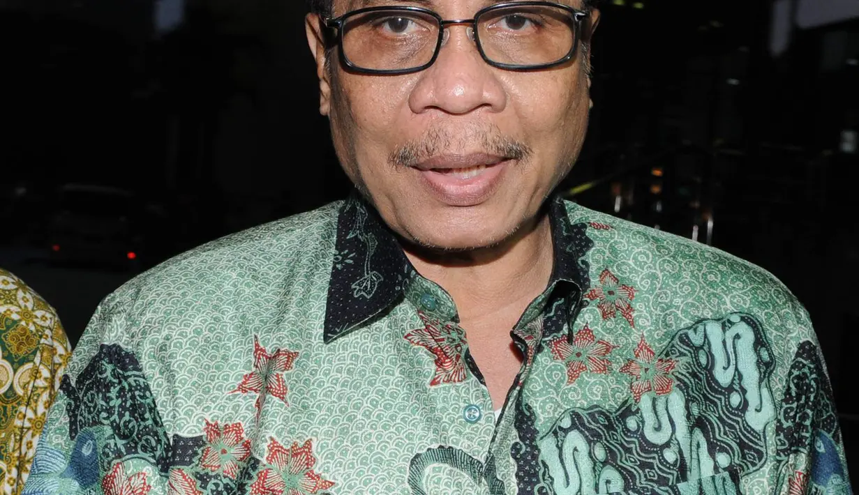 Irman diperiksa sebagai saksi untuk tersangka mantan Direktur Pengelola Informasi Administrasi Kependudukan Ditjen Dukcapil Kemendagri Sugiharto, Jakarta, Kamis (10/11). (Liputan6.com/Helmi Afandi)