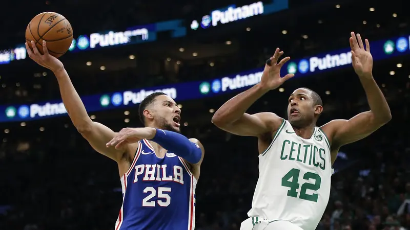 Aksi Ben Simmons (no 25) menghadapi Al Horford (AP)