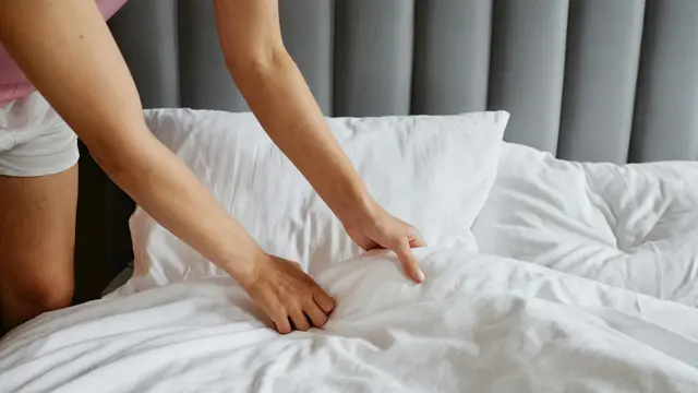 Jarang Mengganti Sarung Bantal? Ini Dampaknya untuk Kebersihan Kulit dan Tempat Tidur