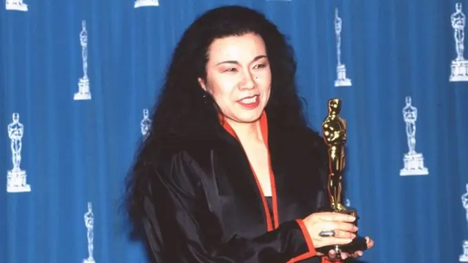 [Bintang] Eiko Ishioka dan 5 Kostum Peninggalannya dalam Film