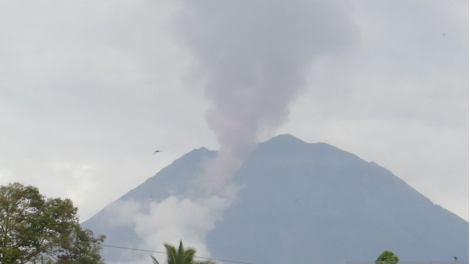 Kondisi Gunung Semeru di Hari Ketiga Pascameletus: Tercatat 45 Gempa Erupsi Selama 6 Jam