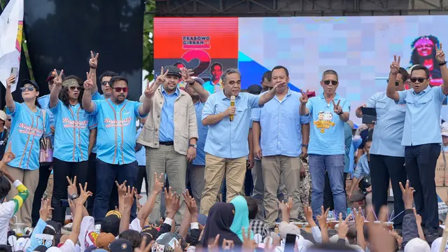 Sekretaris Jenderal (Sekjen) Partai Gerindra Ahmad Muzani menghadiri kampanye akbar Prabowo-Gibran di dua titik di wilayah Kabupaten Brebes dan Kabupaten Tegal pada Kamis (8/7/2024).
